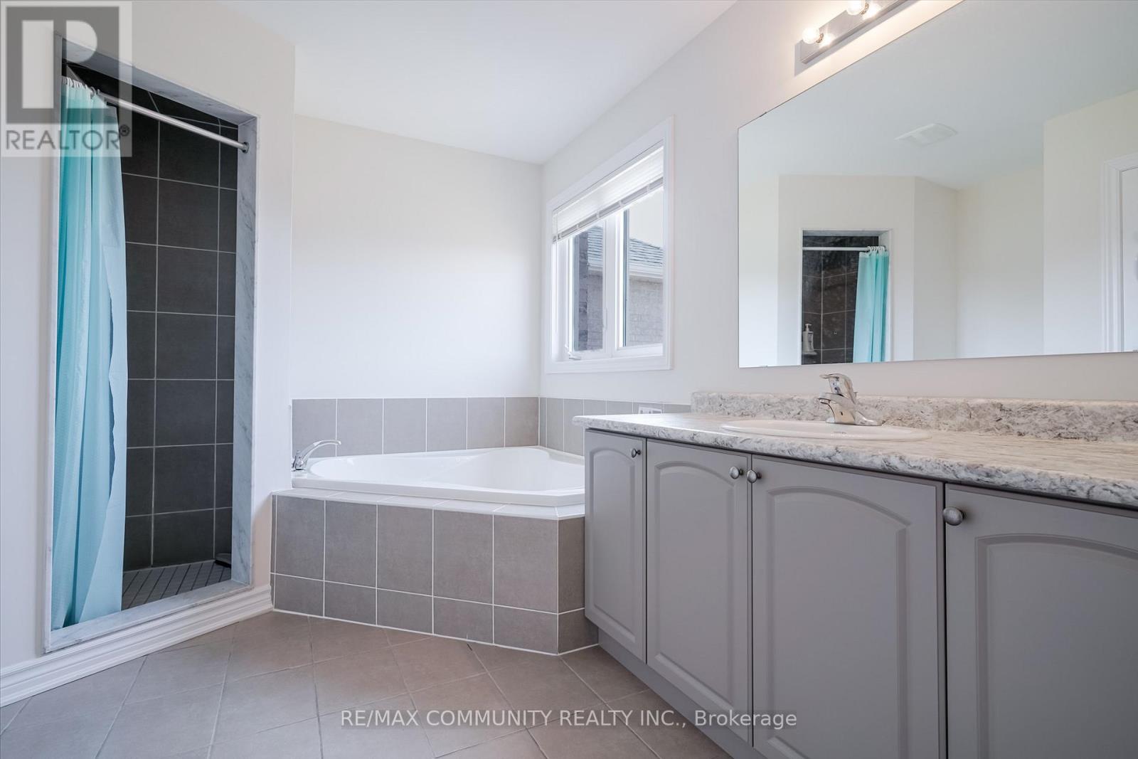 Photo 26 of 16 Jardine Street, Brock ON