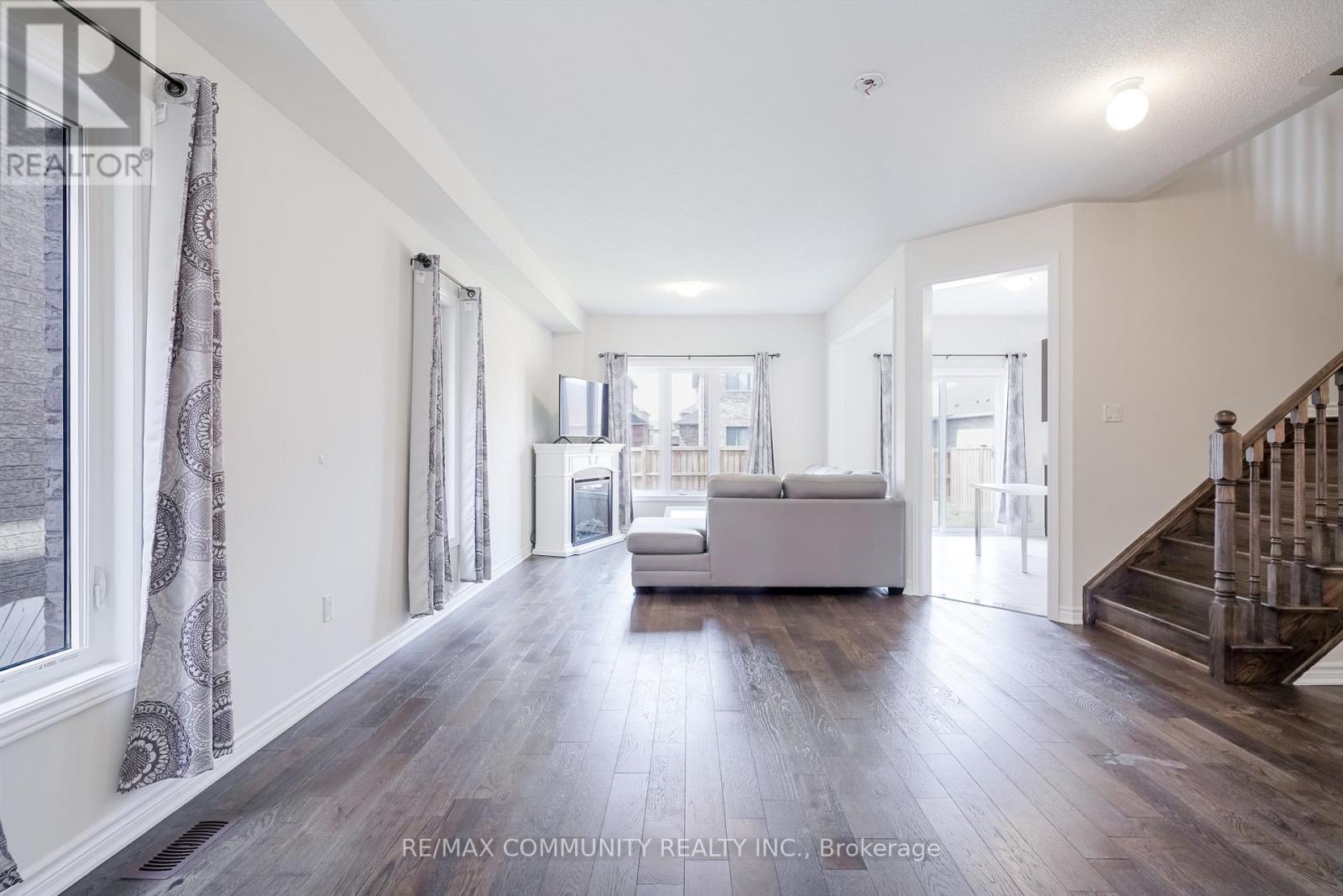 Photo 12 of 16 Jardine Street, Brock ON