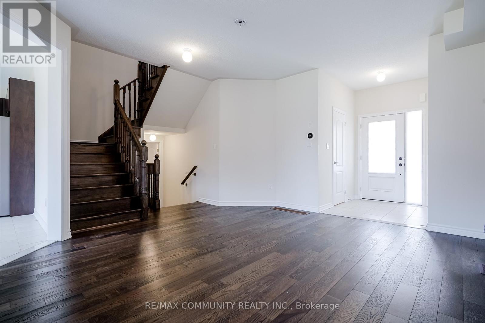 Photo 13 of 16 Jardine Street, Brock ON