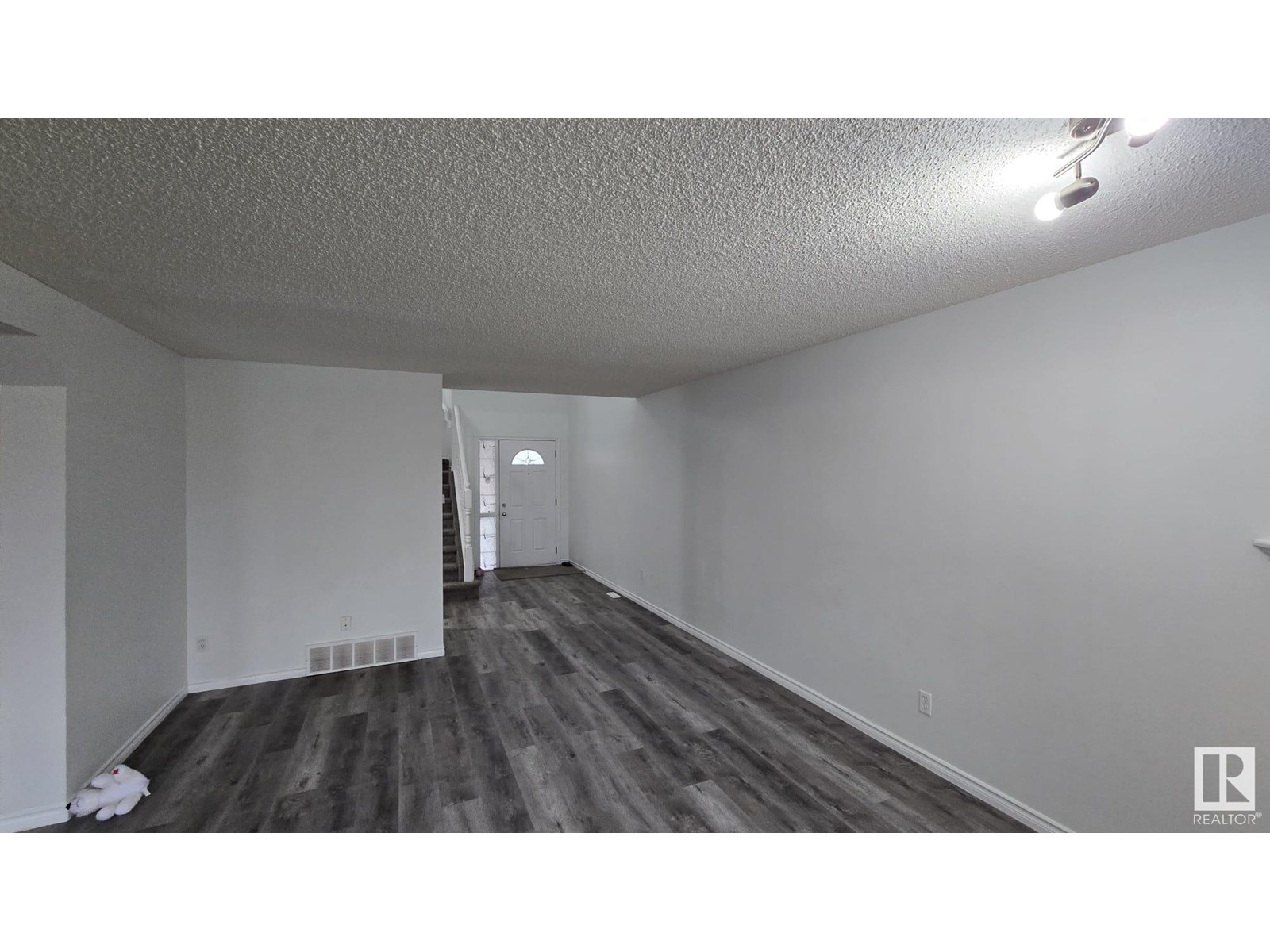 Photo 2 of 8053 Shaske Dr Nw, Edmonton AB