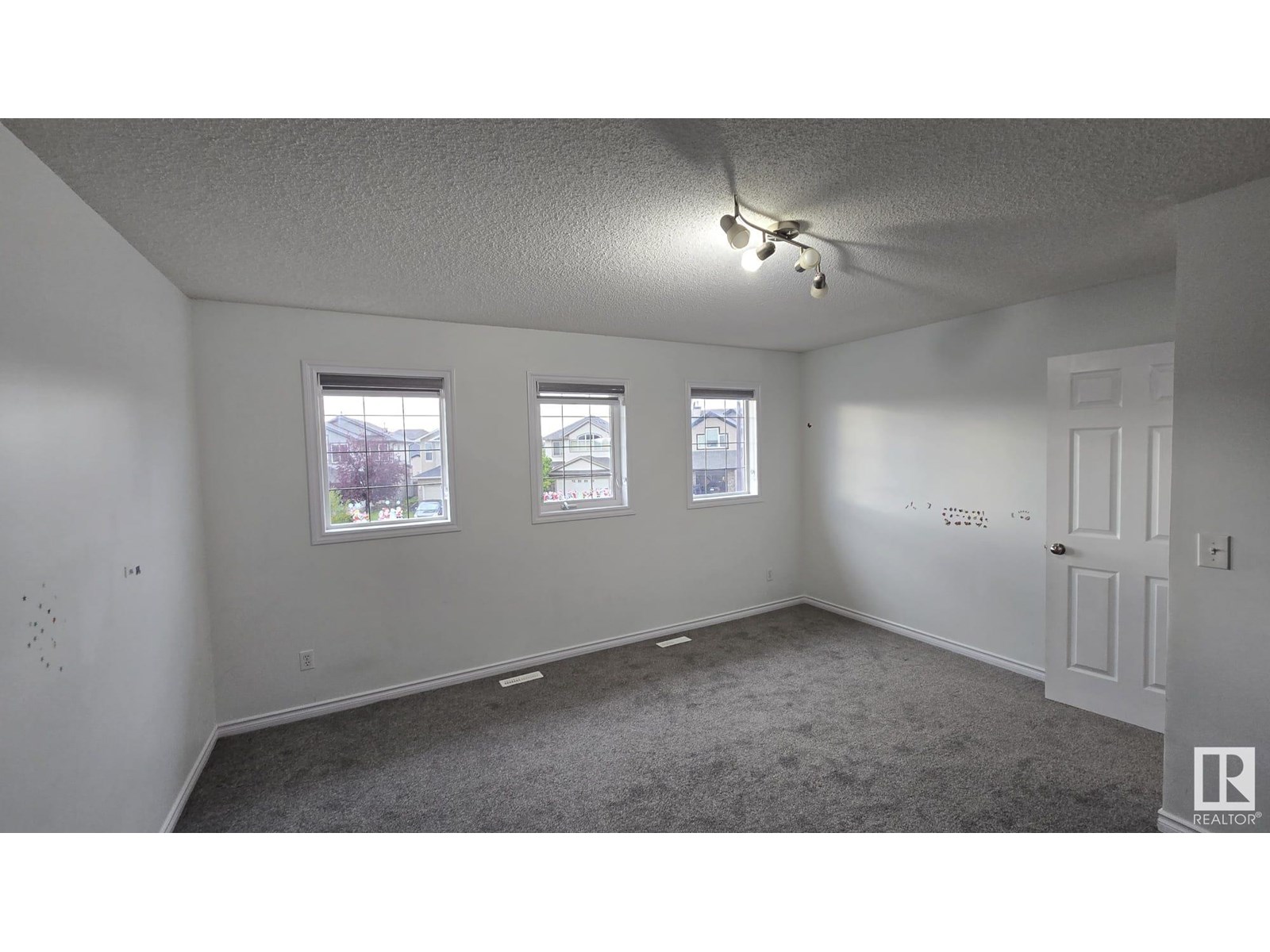 Photo 27 of 8053 Shaske Dr Nw, Edmonton AB