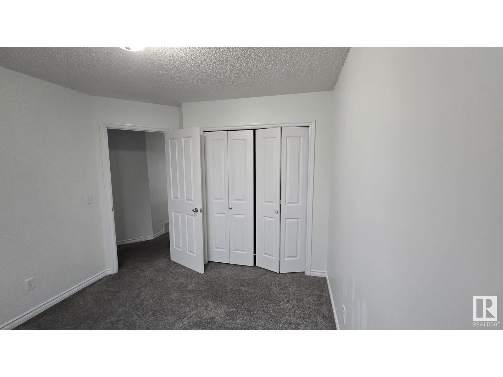 Photo 20 of 8053 Shaske Dr Nw, Edmonton AB