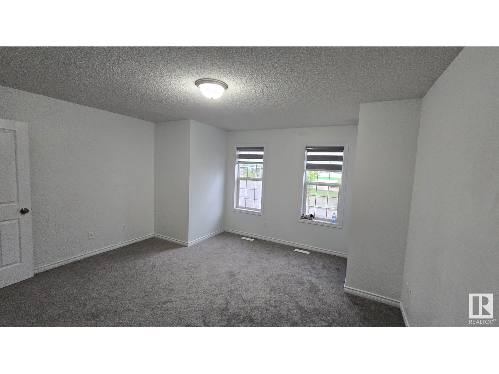Photo 14 of 8053 Shaske Dr Nw, Edmonton AB