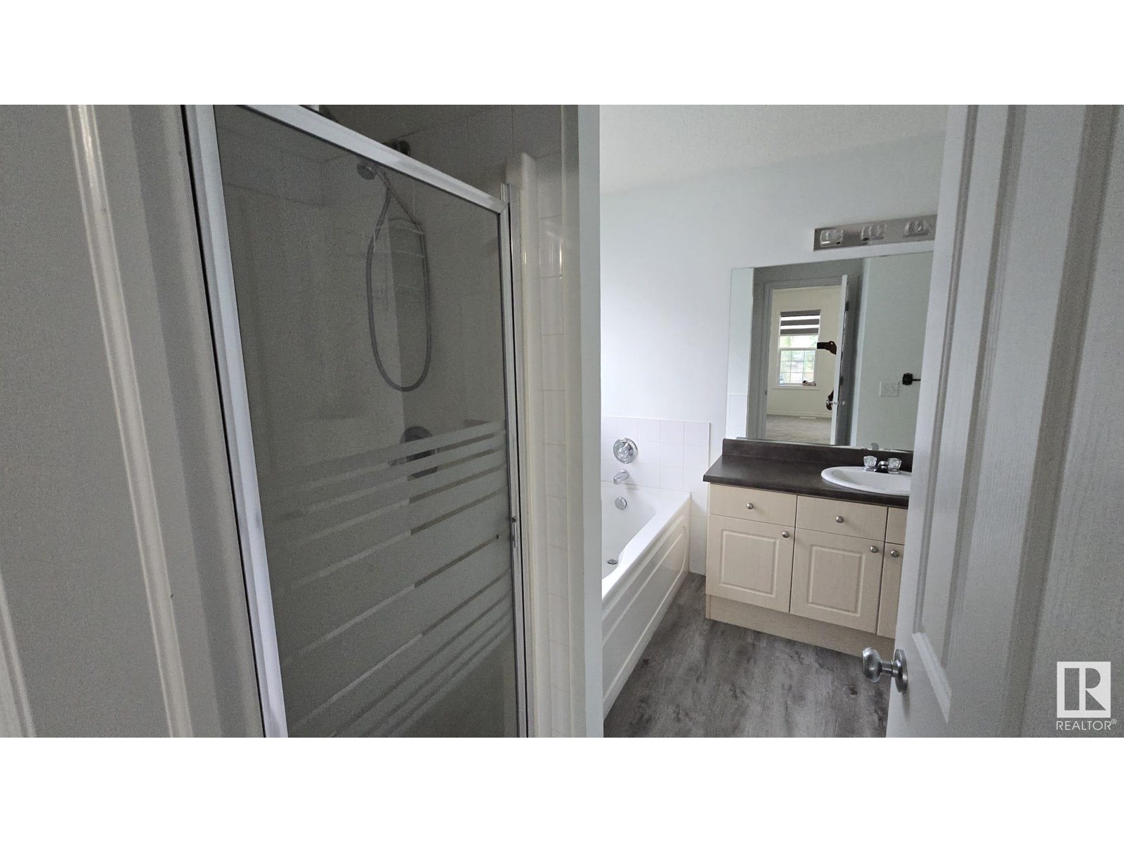 Photo 22 of 8053 Shaske Dr Nw, Edmonton AB