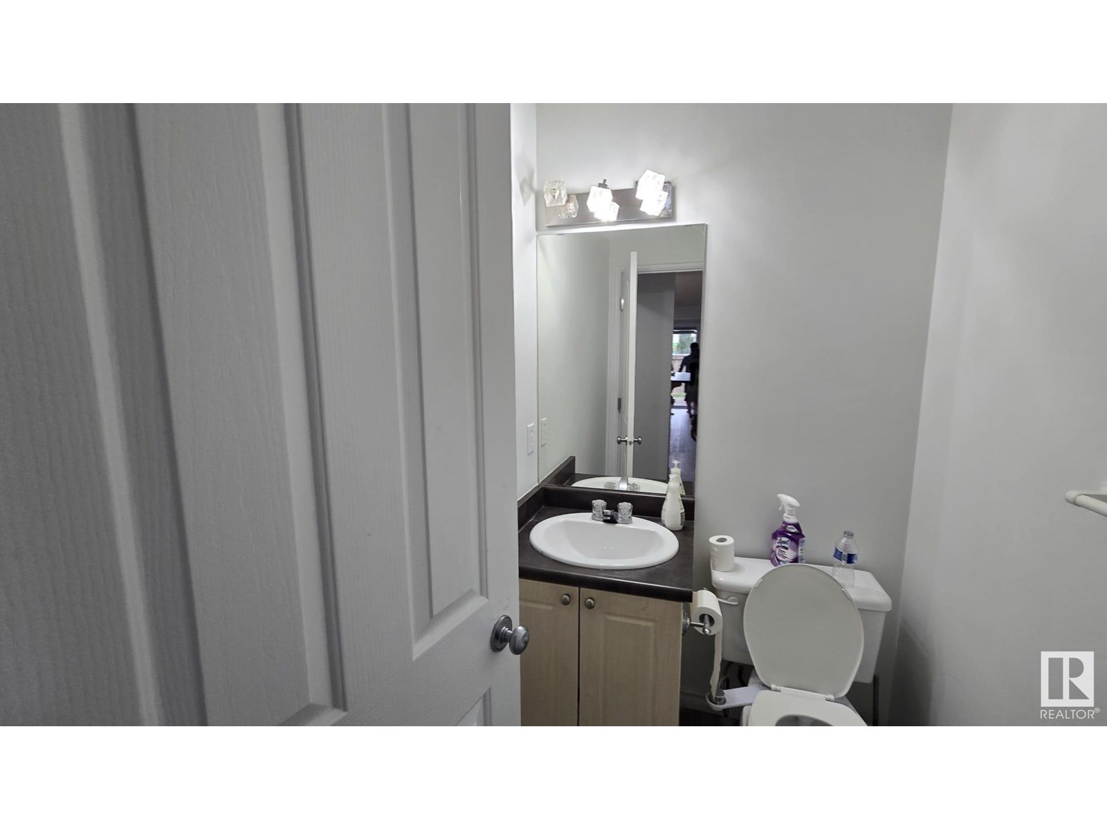 Photo 9 of 8053 Shaske Dr Nw, Edmonton AB