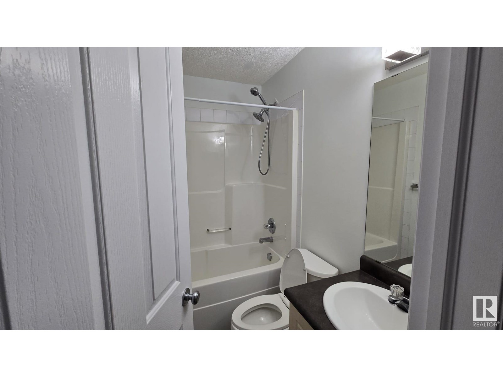 Photo 3 of 8053 Shaske Dr Nw, Edmonton AB