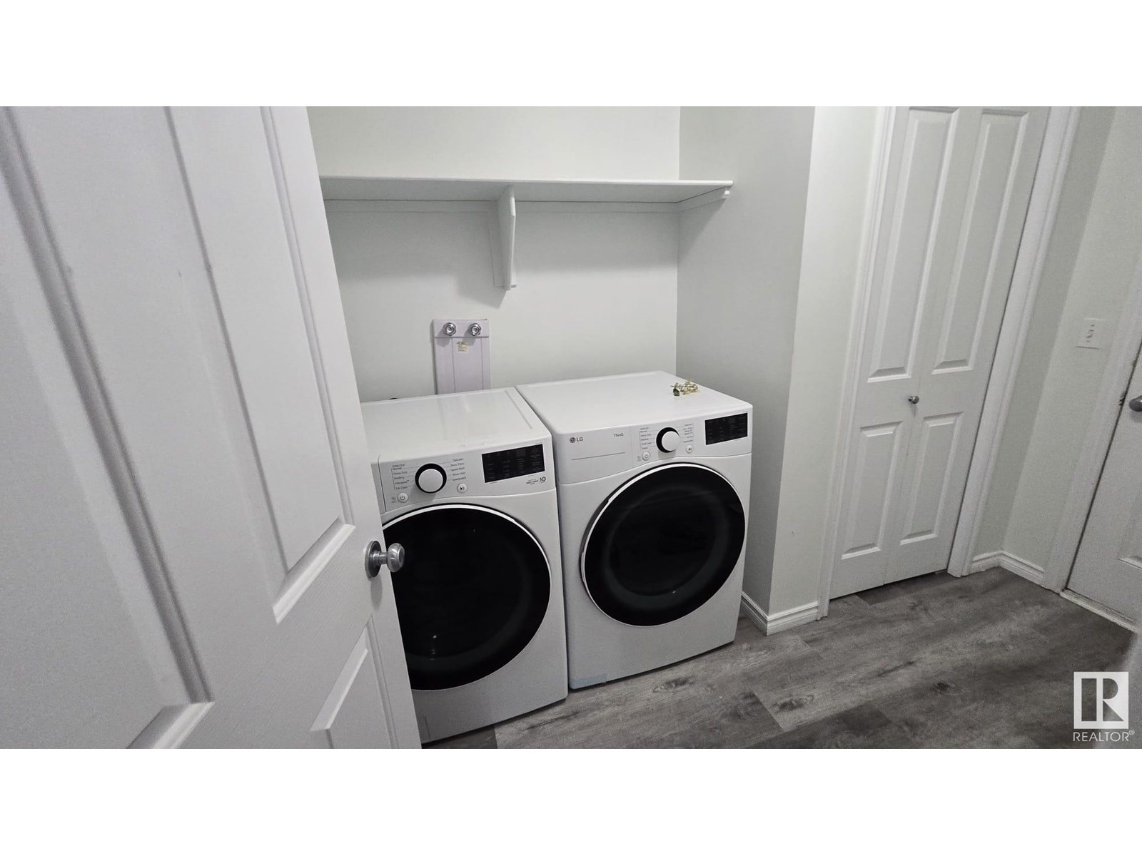 Photo 37 of 8053 Shaske Dr Nw, Edmonton AB
