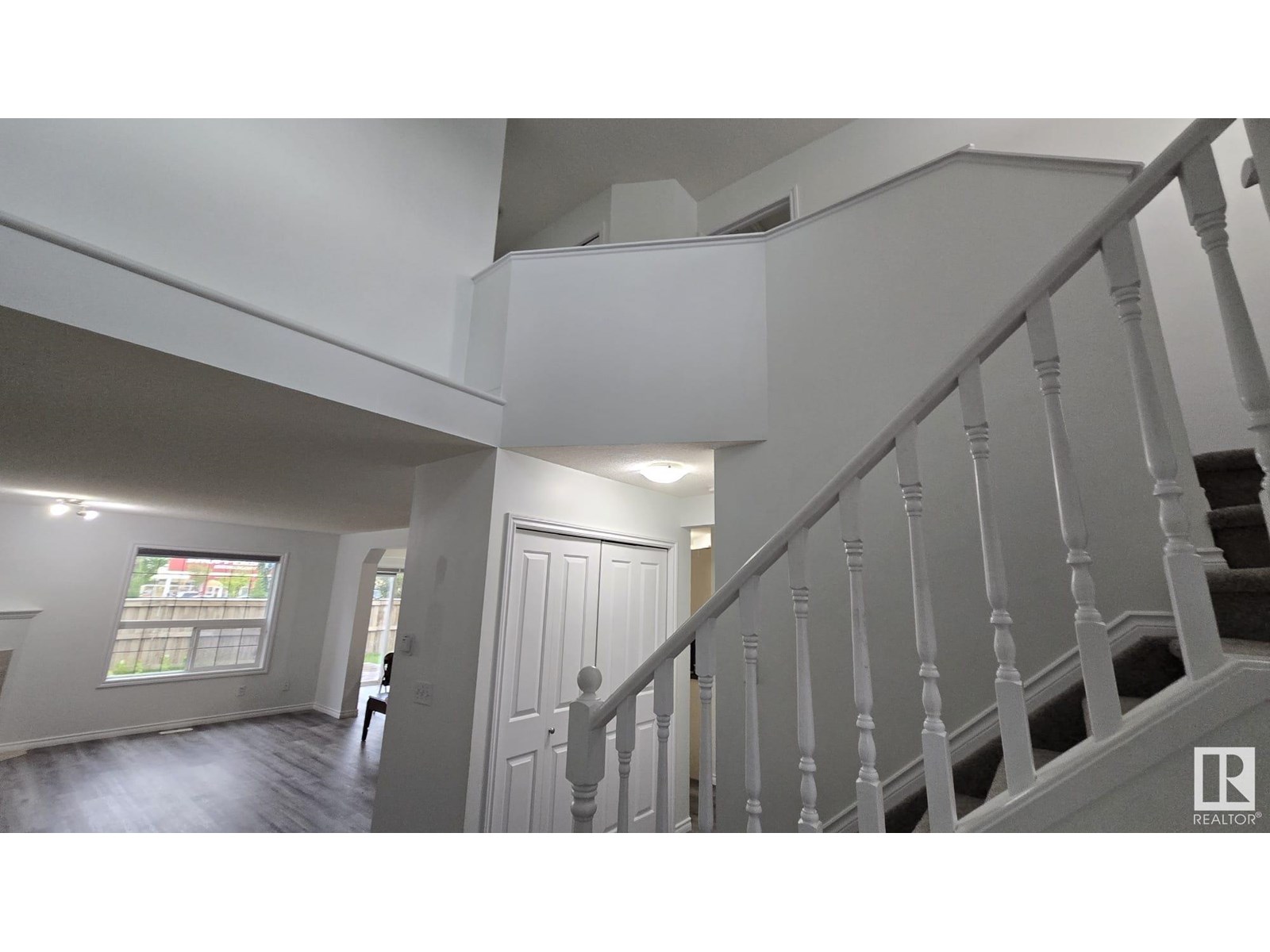 Photo 12 of 8053 Shaske Dr Nw, Edmonton AB