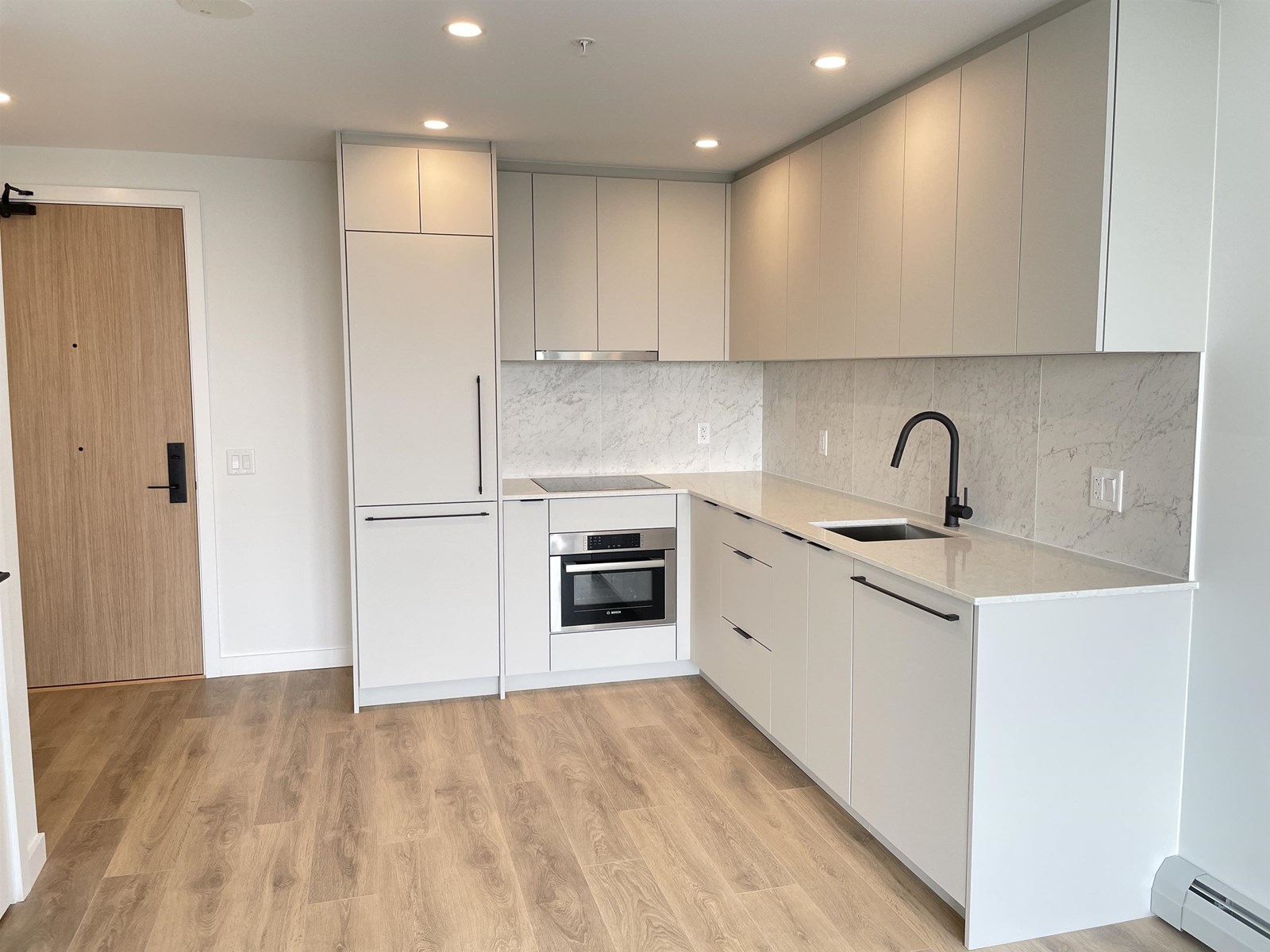 Photo 8 of 1704 13685 102 Avenue, Surrey BC