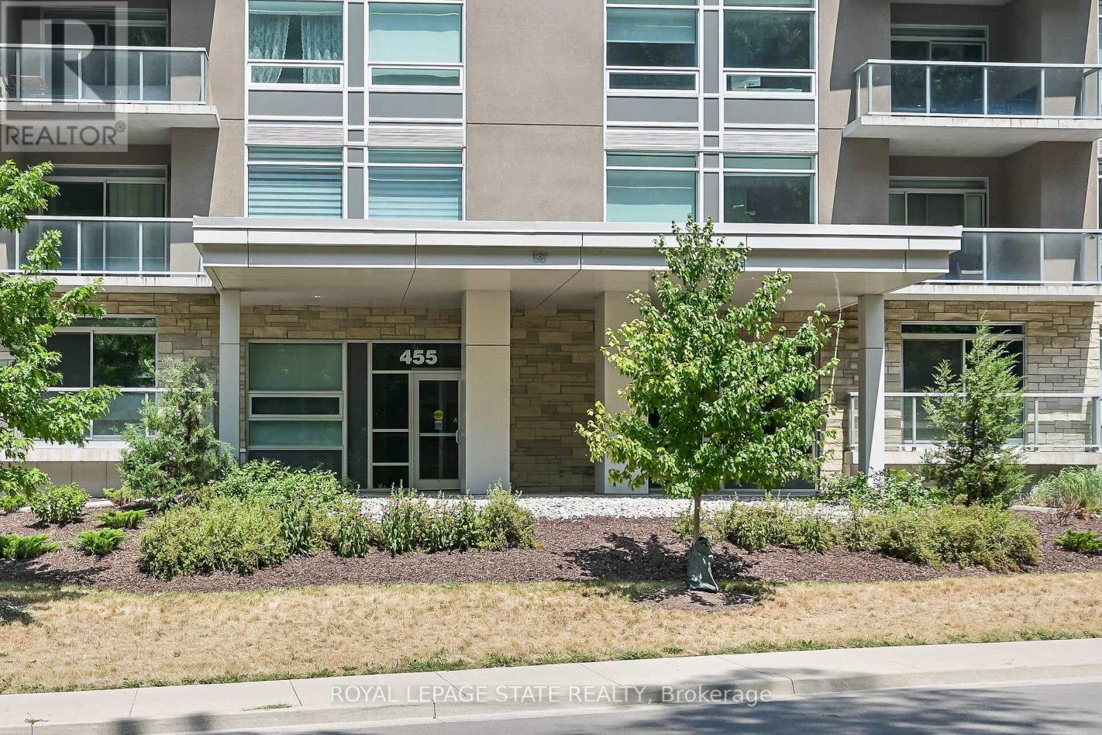 Photo 3 of 307 455 Charlton Avenue E, Hamilton ON