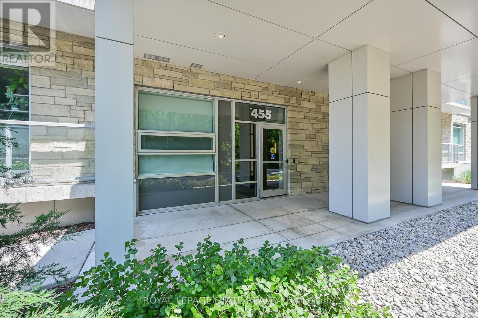 Photo 4 of 307 455 Charlton Avenue E, Hamilton ON