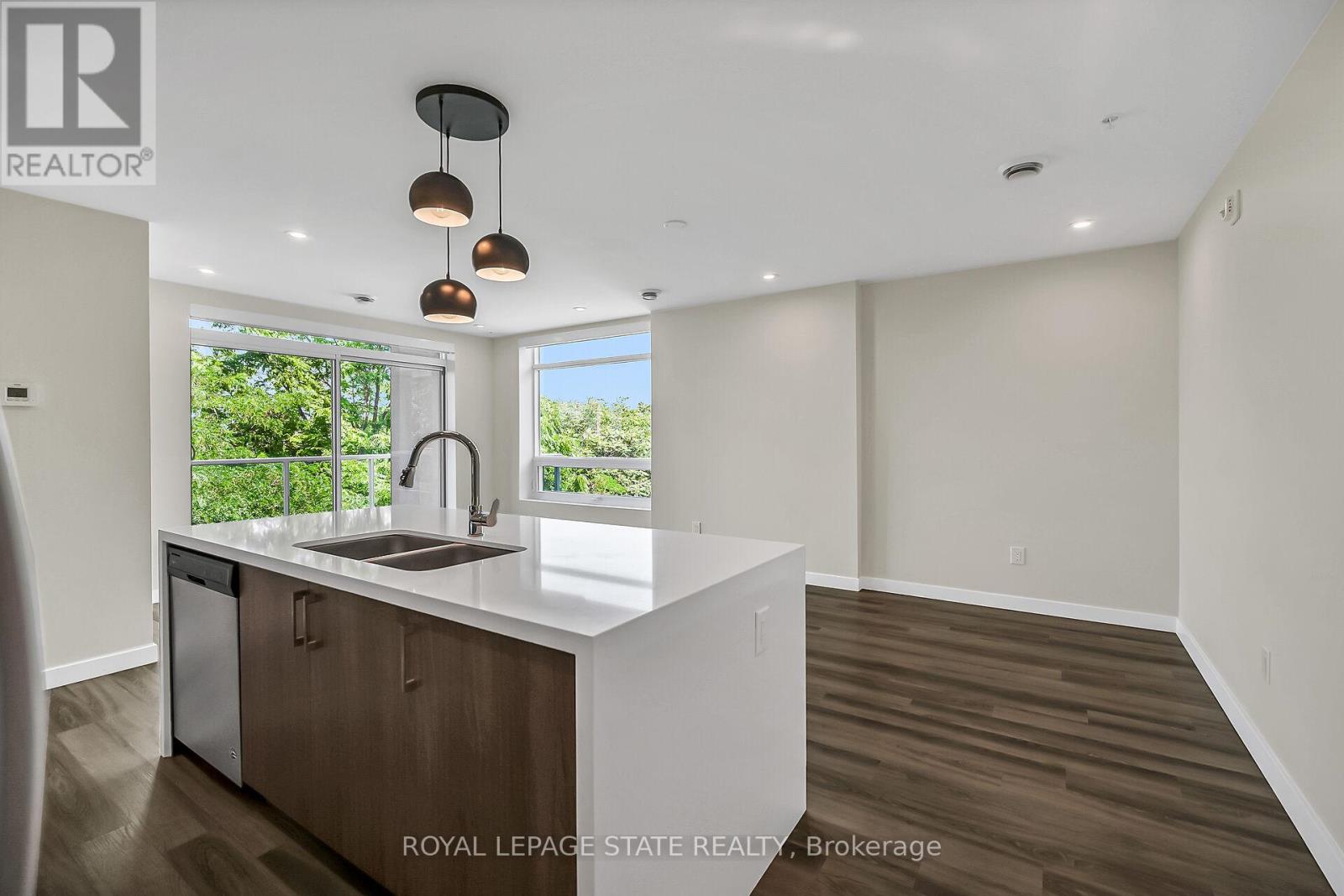 Photo 5 of 307 455 Charlton Avenue E, Hamilton ON