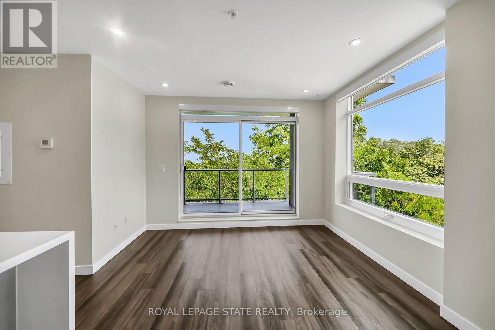 Photo 8 of 307 455 Charlton Avenue E, Hamilton ON