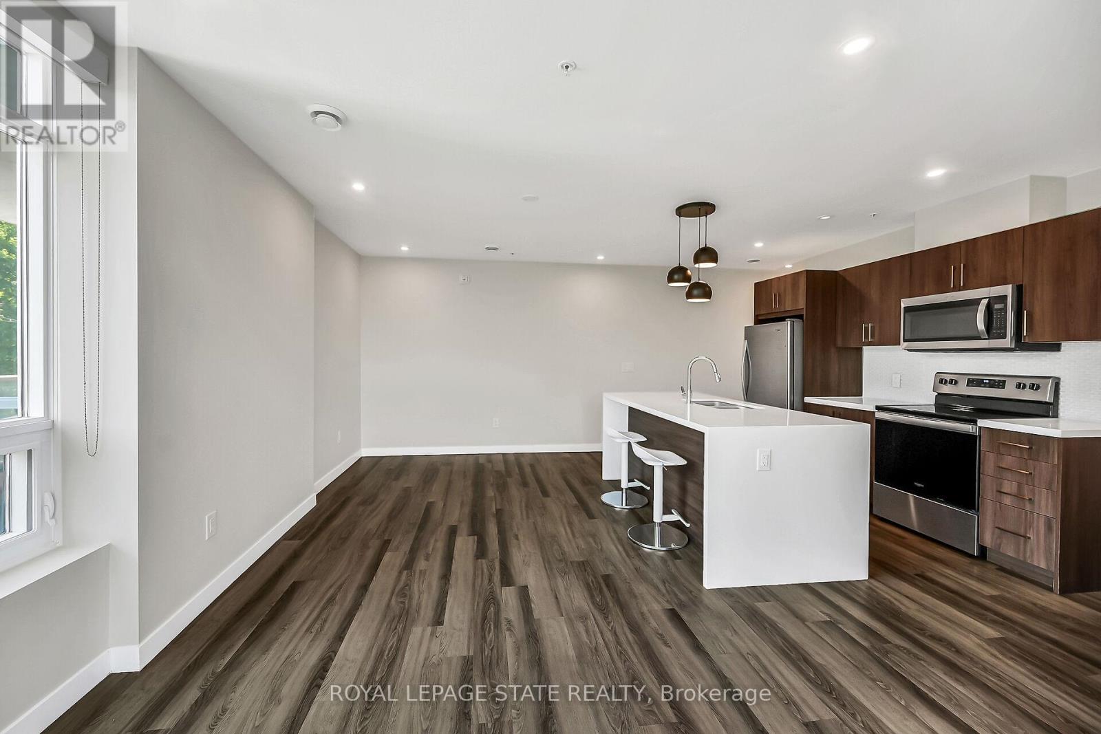 Photo 9 of 307 455 Charlton Avenue E, Hamilton ON