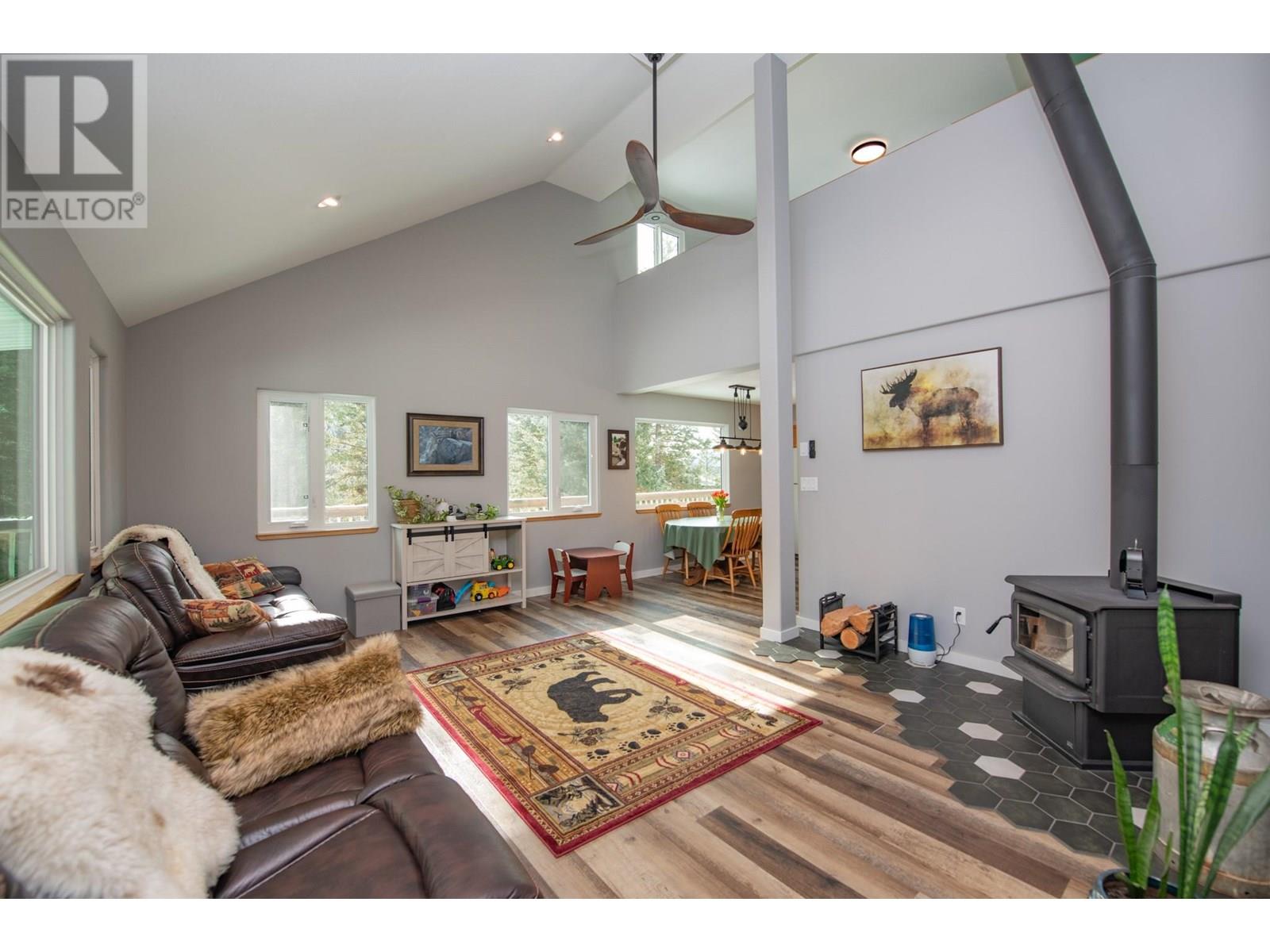 7250 China Valley Road, Falkland