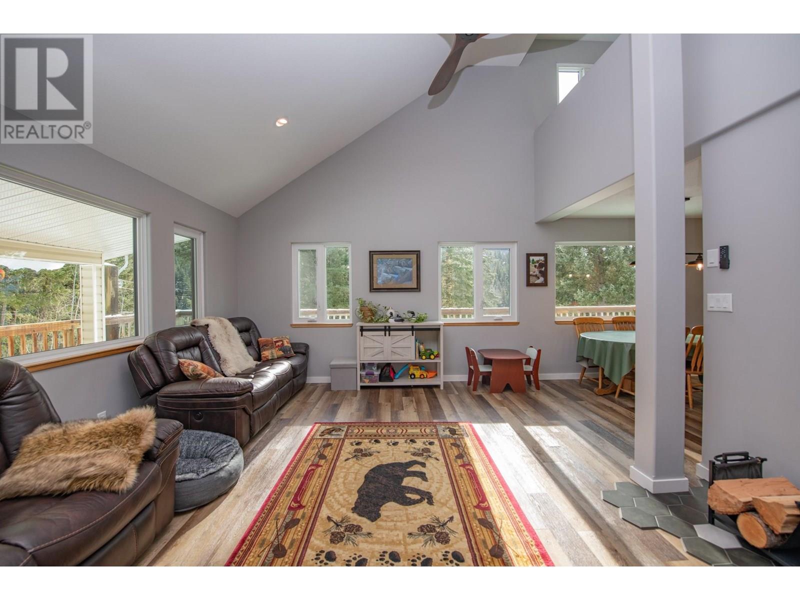 7250 China Valley Road, Falkland