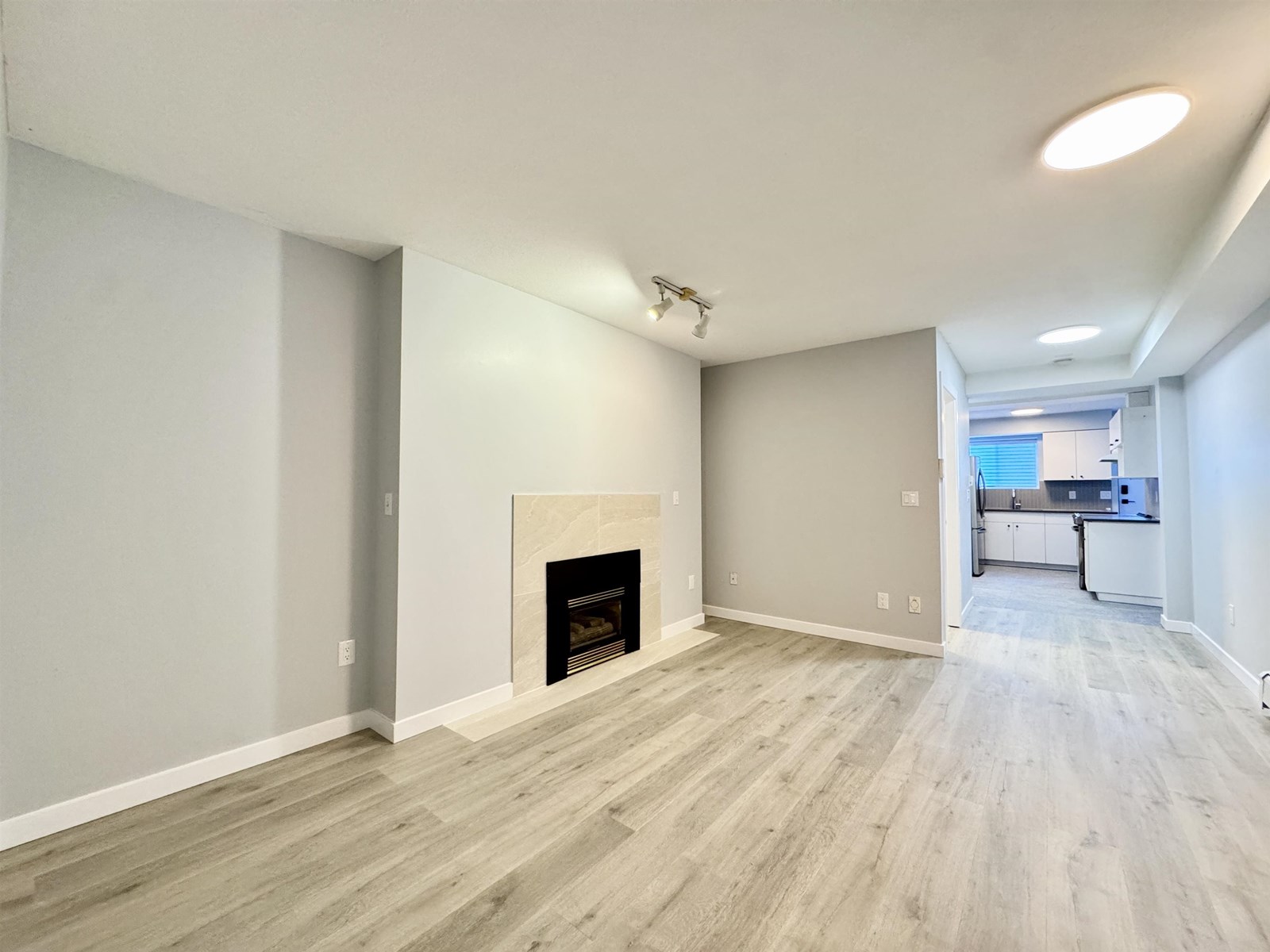Photo 9 of 19670 50 Avenue, Langley BC