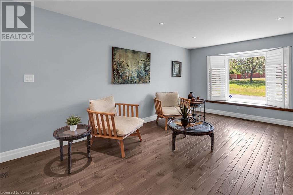 Photo 4 of 329 Central Avenue, Grimsby ON