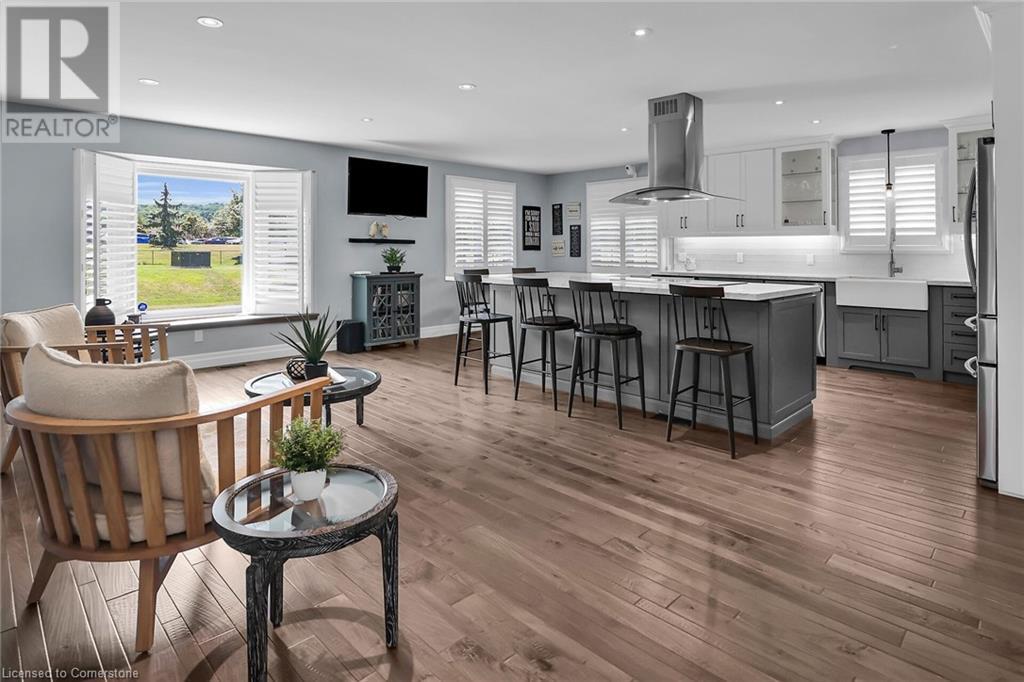 Photo 5 of 329 Central Avenue, Grimsby ON