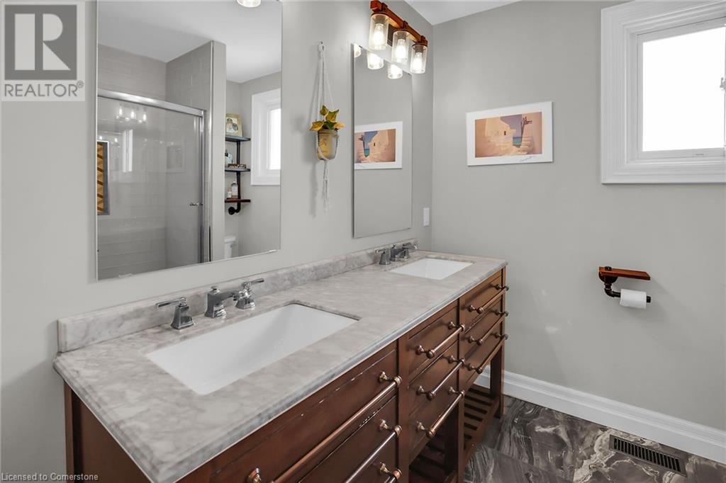 Photo 15 of 329 Central Avenue, Grimsby ON