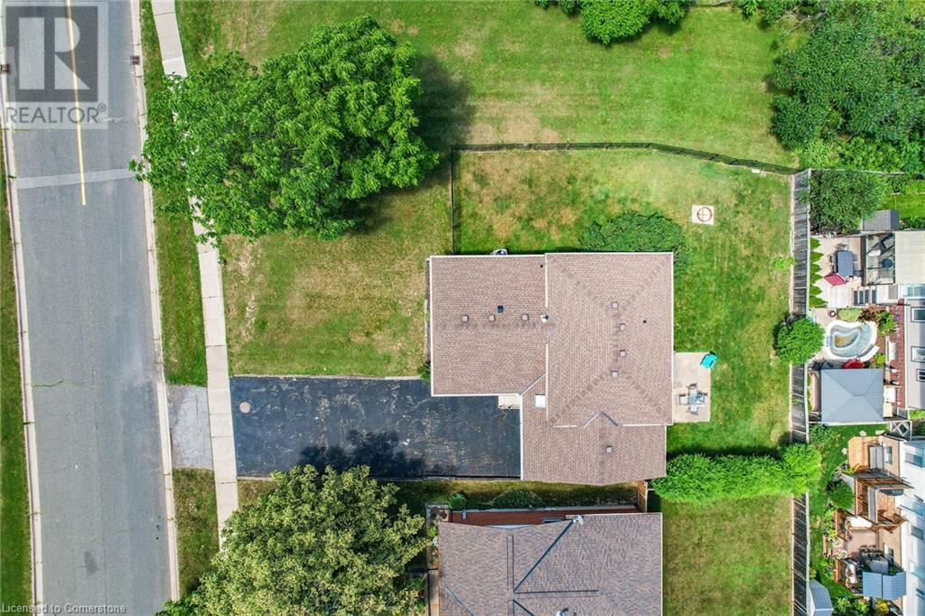 Photo 33 of 329 Central Avenue, Grimsby ON