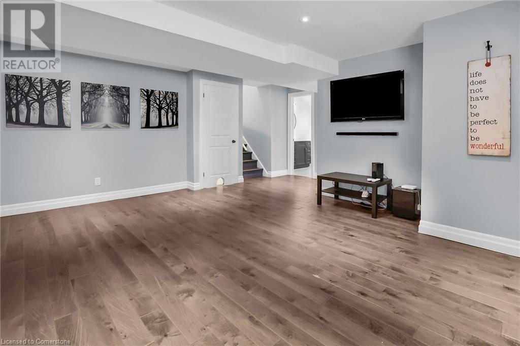 Photo 18 of 329 Central Avenue, Grimsby ON