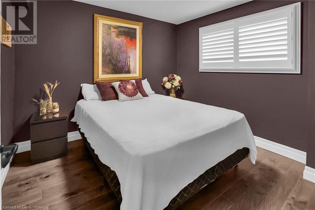 Photo 19 of 329 Central Avenue, Grimsby ON