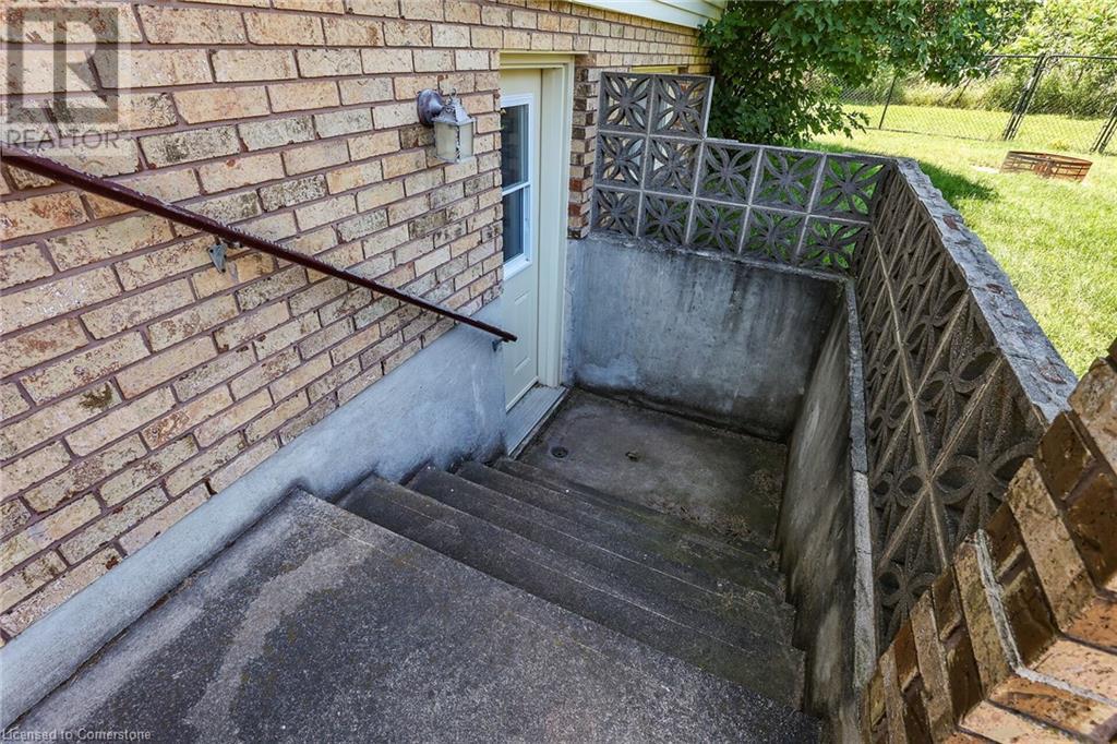 Photo 27 of 329 Central Avenue, Grimsby ON
