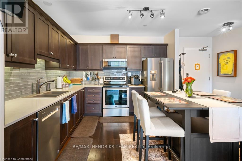 Photo 1 of 102 26 Wellington Street, St Catharines ON