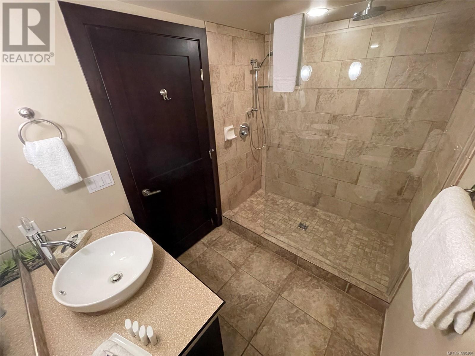 234 1175 Resort Dr, Parksville