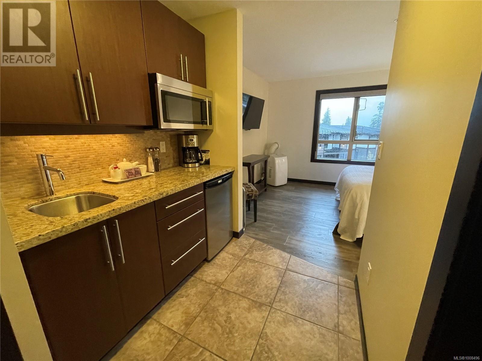 234 1175 Resort Dr, Parksville