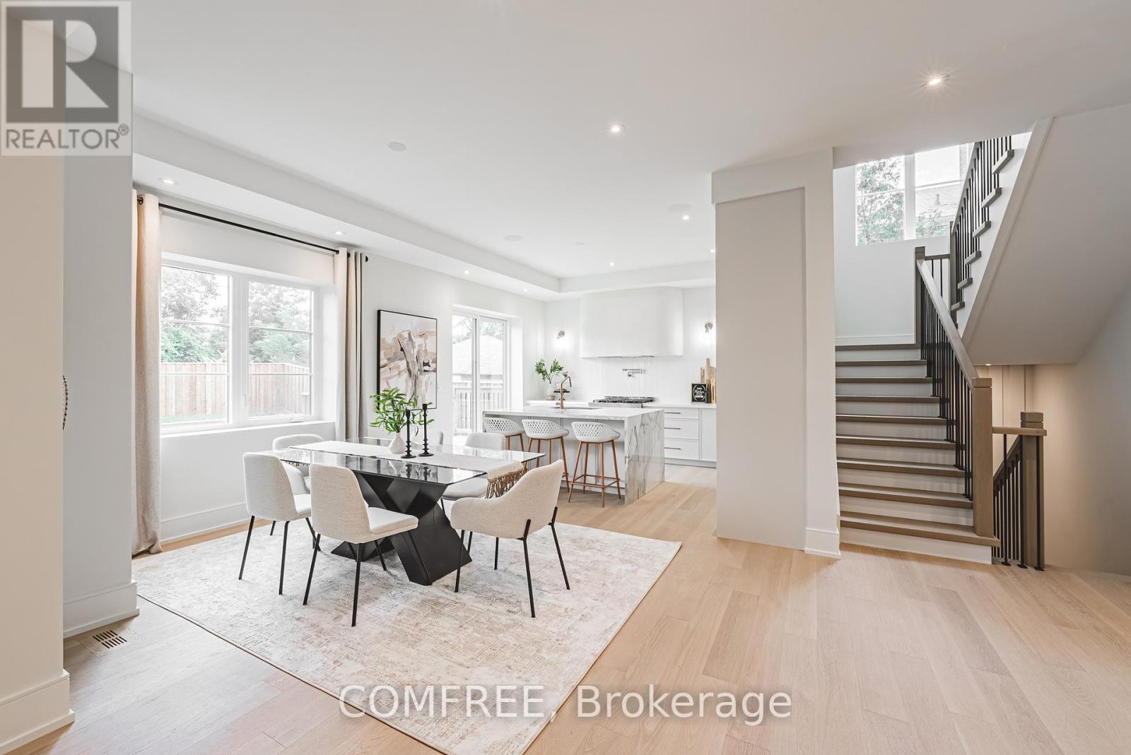 Photo 11 of 202 Queen Street W, Mississauga ON