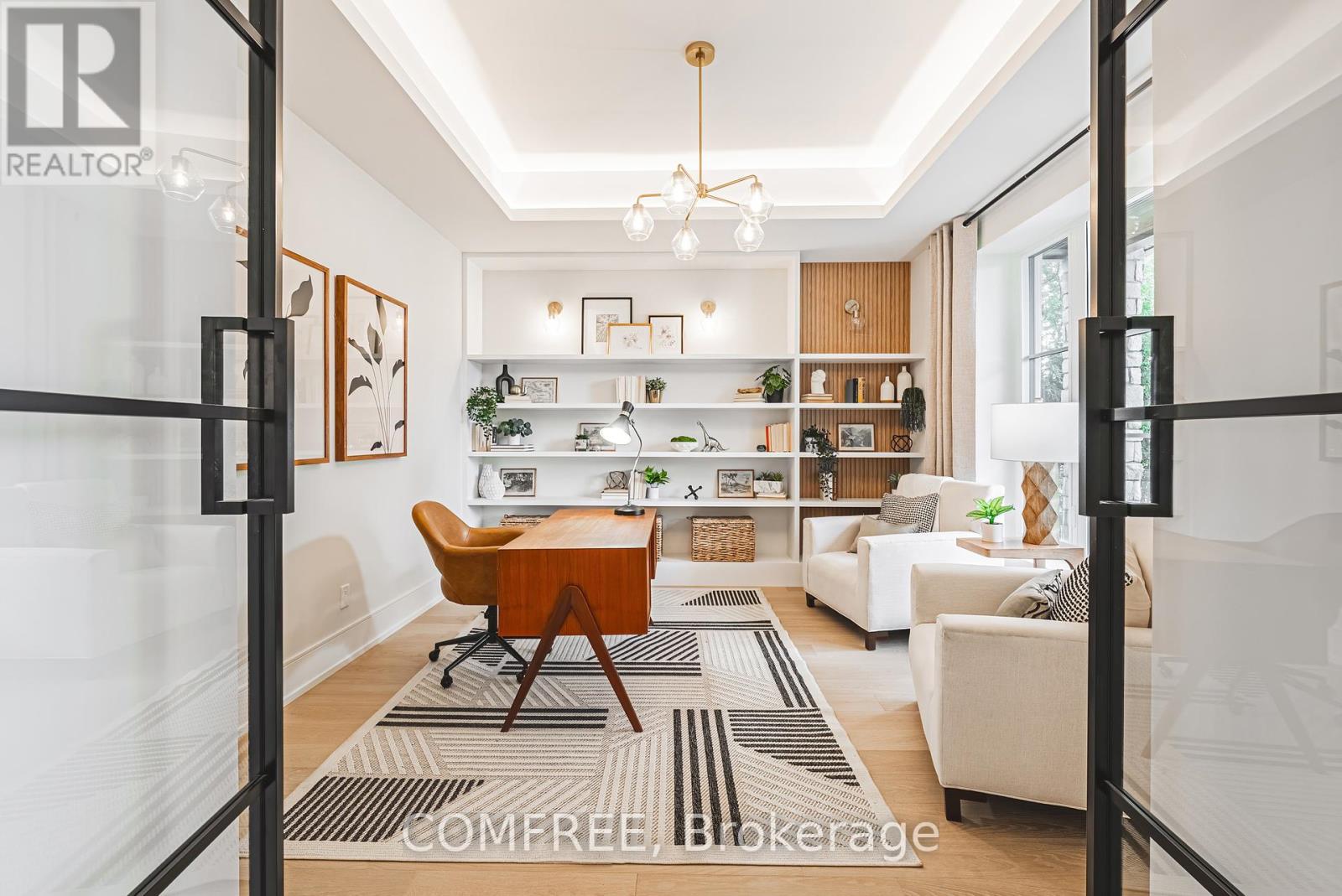 Photo 7 of 202 Queen Street W, Mississauga ON