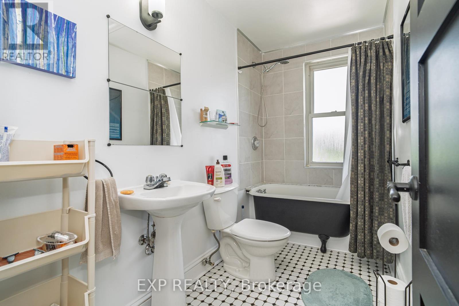 Photo 25 of 12 Ross Avenue, Ottawa ON