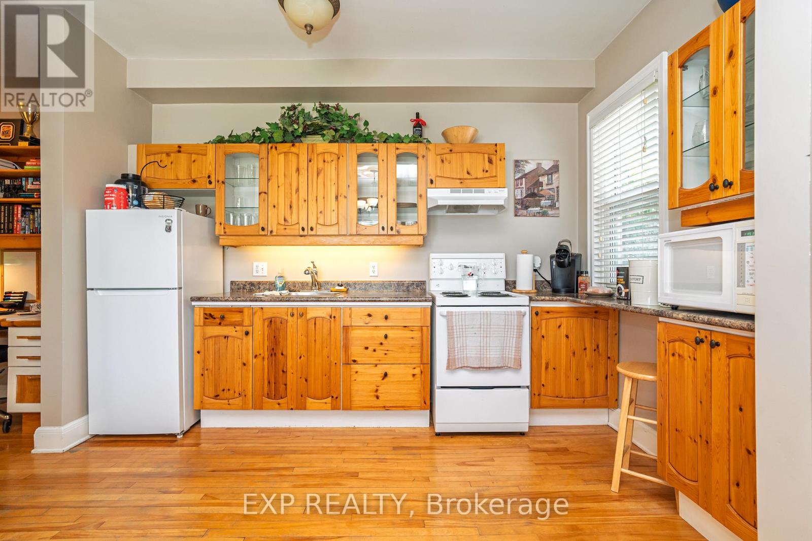Photo 9 of 12 Ross Avenue, Ottawa ON