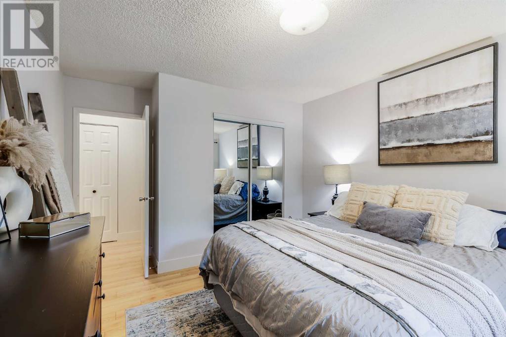 Photo 10 of 6 3208 19 Street Nw, Calgary AB