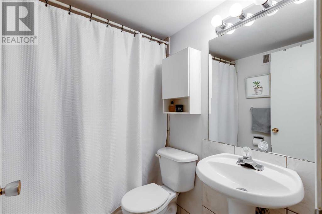 Photo 11 of 6 3208 19 Street Nw, Calgary AB