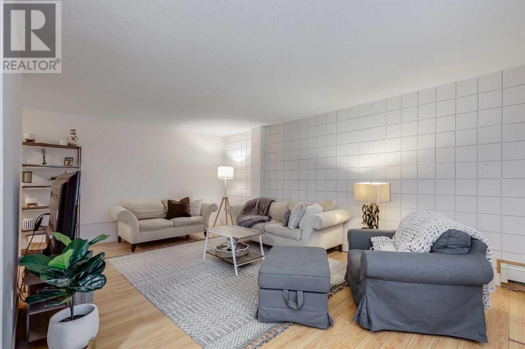 Photo 2 of 6 3208 19 Street Nw, Calgary AB