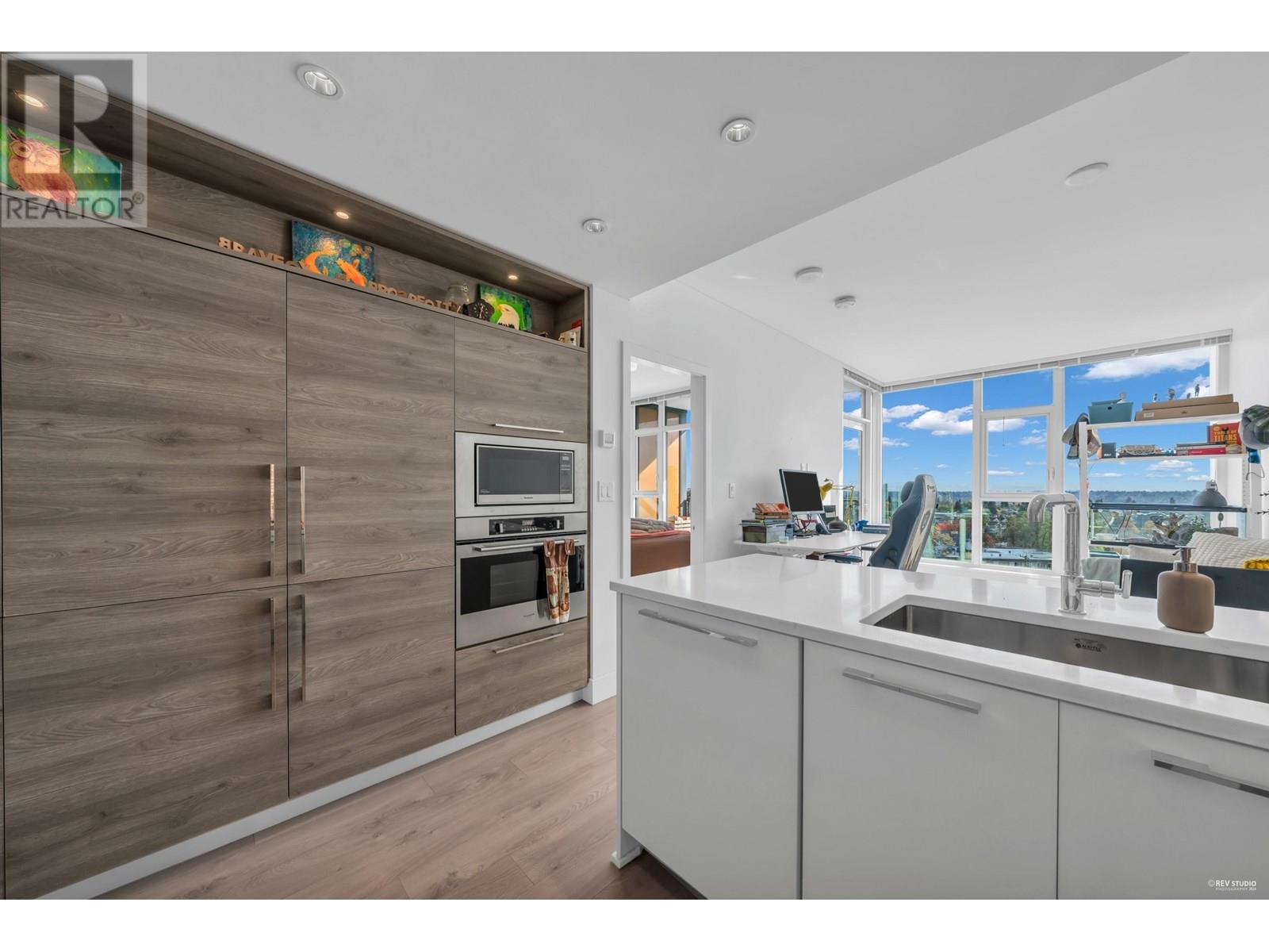 Photo 2 of 709 7303 Noble Lane, Burnaby BC