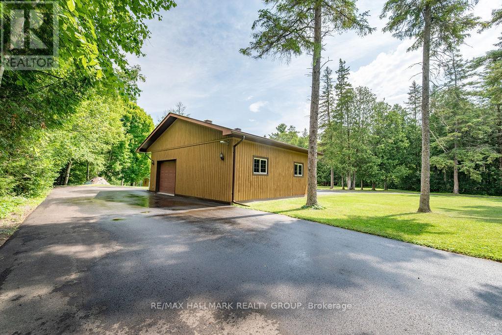Photo 33 of 206 Deerwood Drive, Ottawa ON