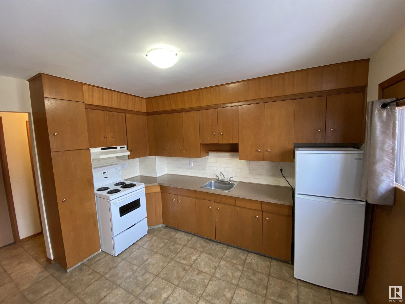Photo 6 of 10742 106 St Nw, Edmonton AB