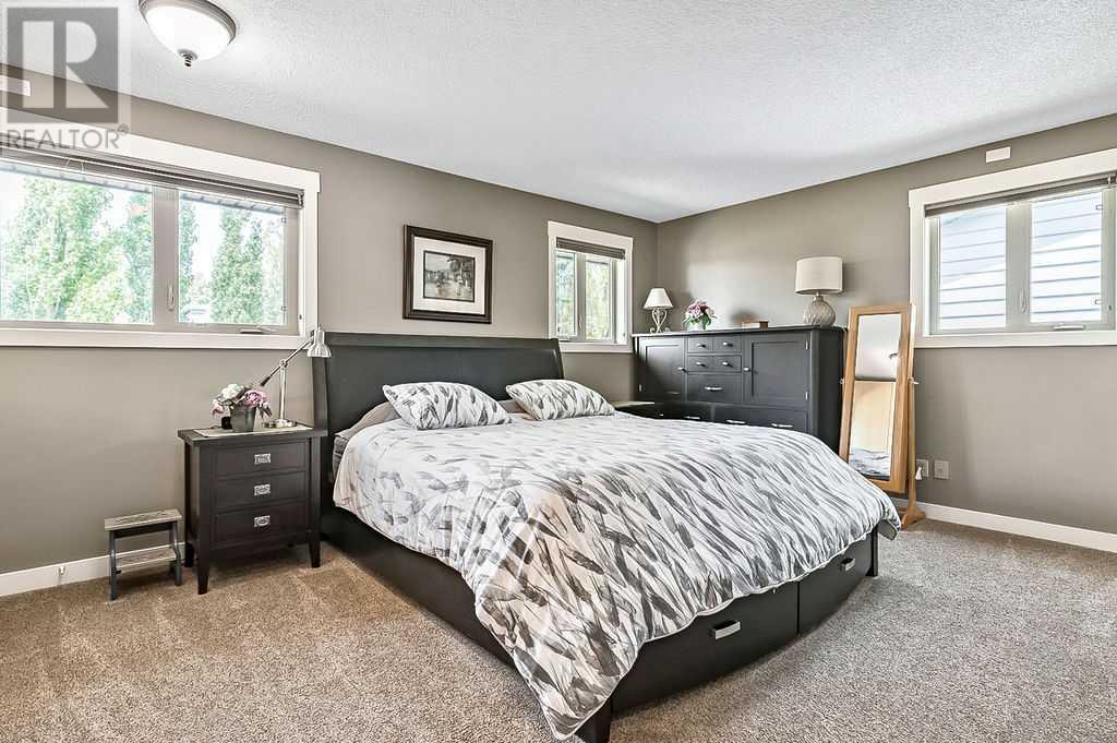 Single Family House for Sale in  Woodmont Crescent SW Woodbine Calgary 