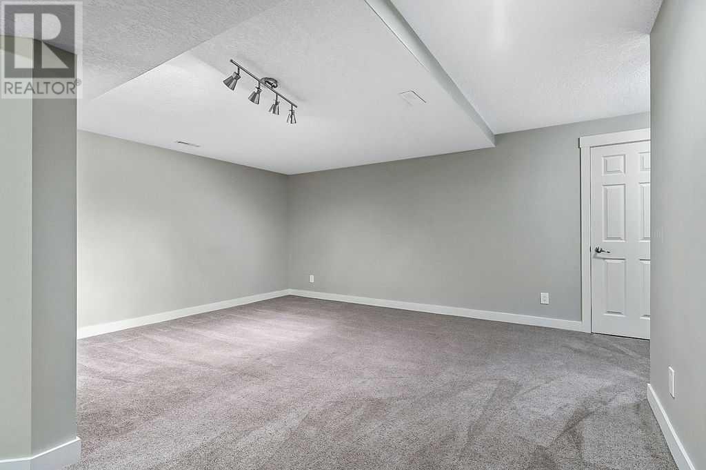 Single Family House for Sale in  Woodmont Crescent SW Woodbine Calgary 