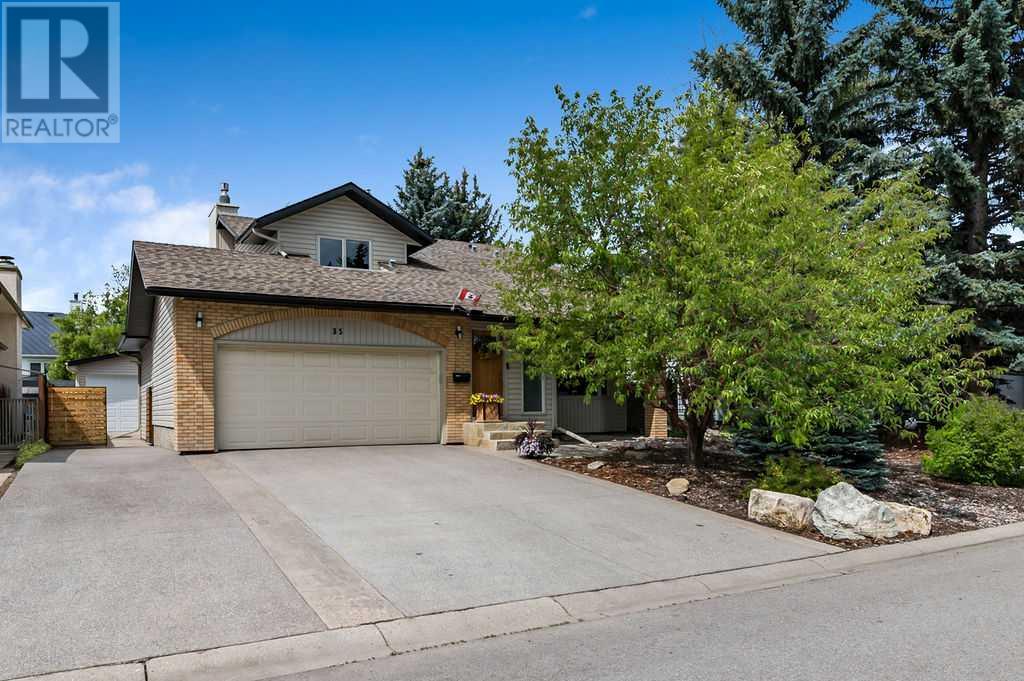 35 Woodmont Crescent SW, Calgary, Alberta