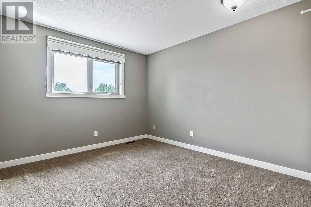 Single Family House for Sale in  Woodmont Crescent SW Woodbine Calgary 