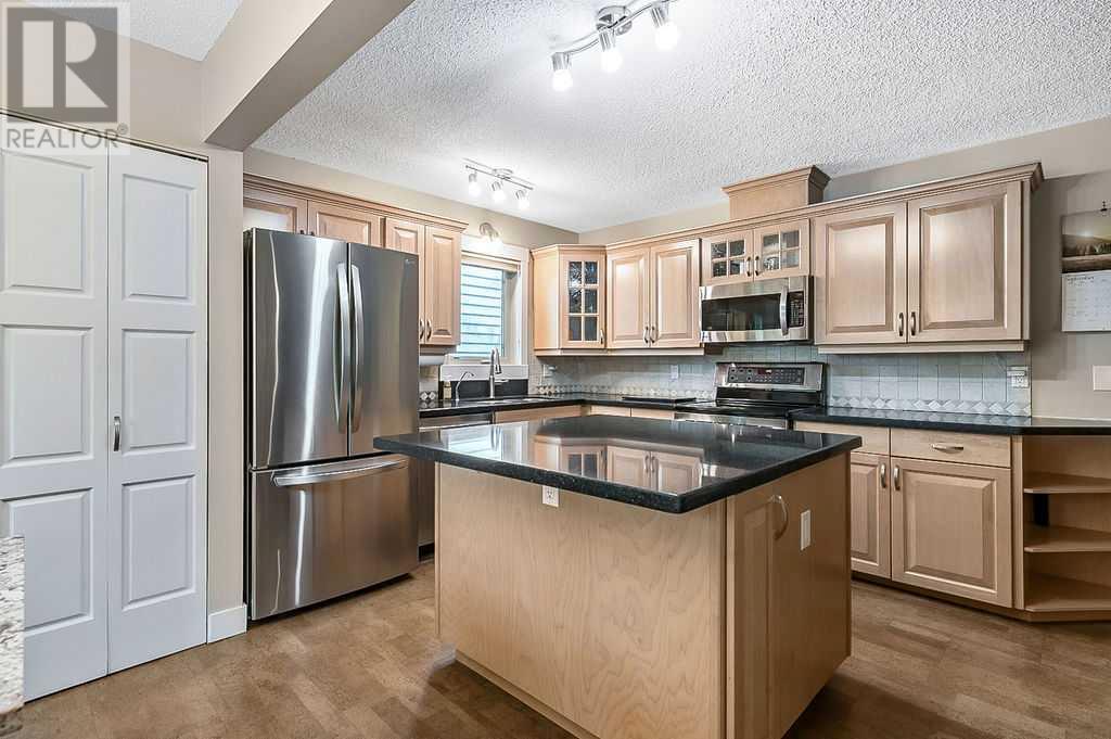 Single Family House for Sale in  Woodmont Crescent SW Woodbine Calgary 