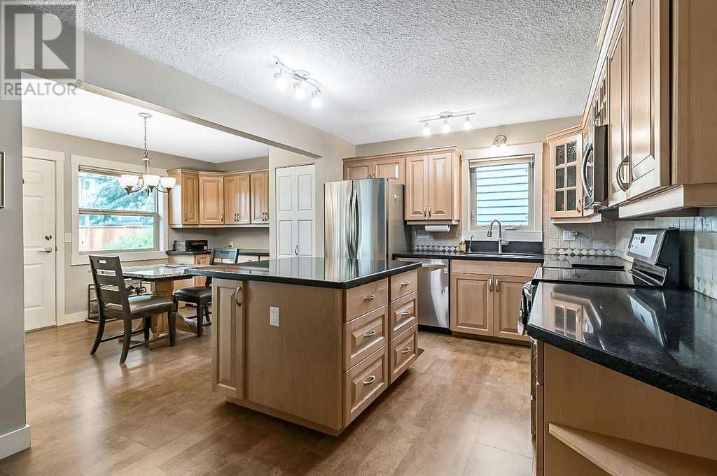 Single Family House for Sale in  Woodmont Crescent SW Woodbine Calgary 