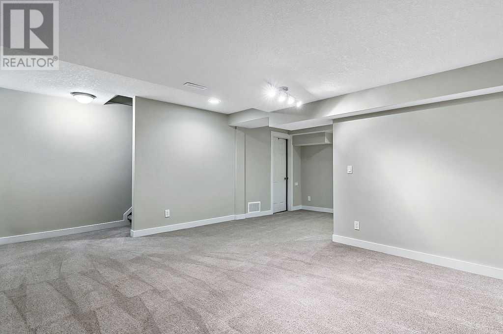 Single Family House for Sale in  Woodmont Crescent SW Woodbine Calgary 