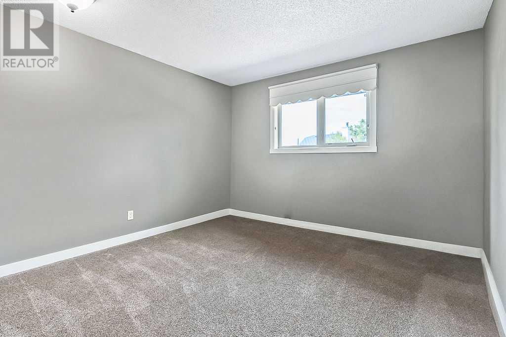 Single Family House for Sale in  Woodmont Crescent SW Woodbine Calgary 