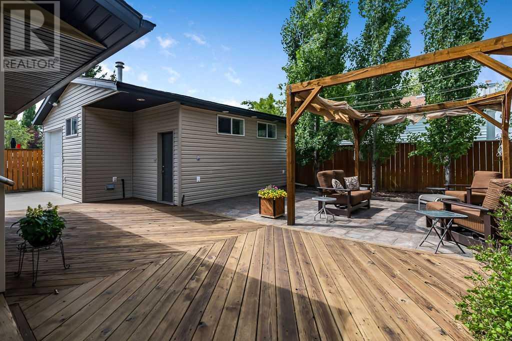 Single Family House for Sale in  Woodmont Crescent SW Woodbine Calgary 